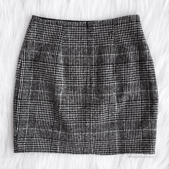 ❤️SALE❤️ gray plaid bodycon mini skirt - Picture 3 of 5